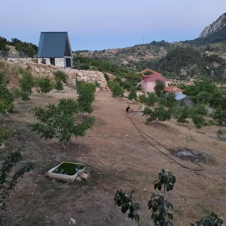 Alpesi faház Ciftlik Ve Dag Evi - Canerbey